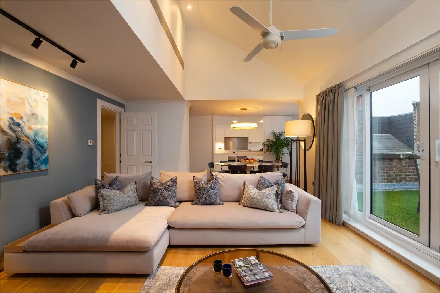 Bright 2 bed Apartment - Lekki